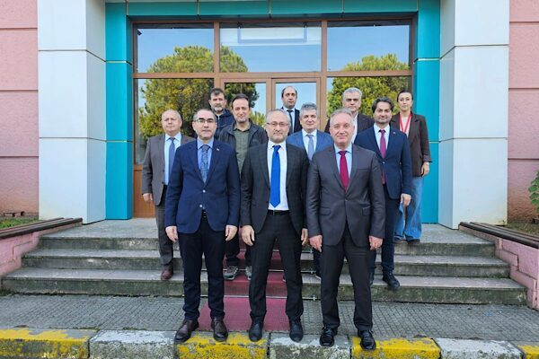 Rize İl Sağlık Müdürü Demiral’dan Trabzon’da inceleme ve ziyaretler Rize İl Sağlık Müdürü Doç. Dr. Gökhan Demiral, sağlık hizmetlerinin