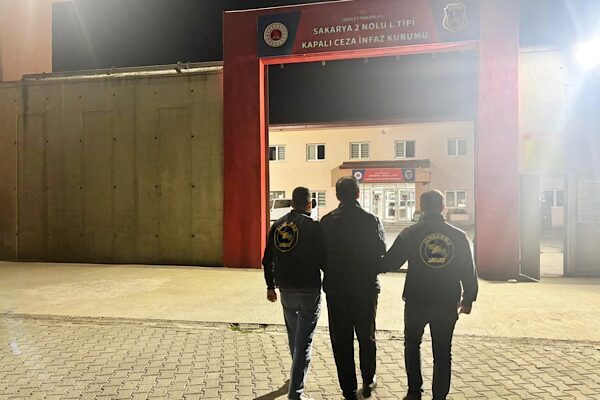 Sakarya İl Jandarma Komutanlığı ekipleri, aranan şahısların yakalanmasına yönelik Karasu