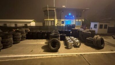 Şanlıurfa Otoyol Jandarma Komutanlığı ekipleri tarafından, Karaköprü ilçesinde yapılan denetim faaliyetleri sırasında durdurulan