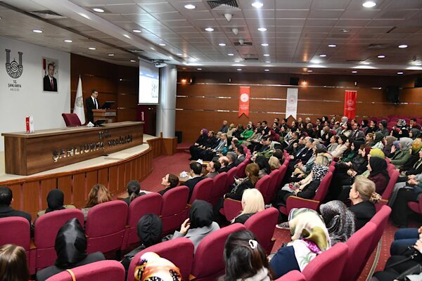 Şanlıurfa’da Kadın Odaklı Çalışmalar Toplantısı düzenlendi Şanlıurfa Valiliği’nde düzenlenen Kadın Odaklı Çalışmalar İş Birliği Toplantısı’na, Şanlıurfa’da