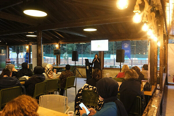 Sapanca’da “Sağlıklı Beslenme Söyleşisi” düzenlendi Sapanca’da gerçekleştirilen “Sağlıklı Beslenme Söyleşisi” vatandaşların katılımıyla düzenlendi. Havuz Kafe’de