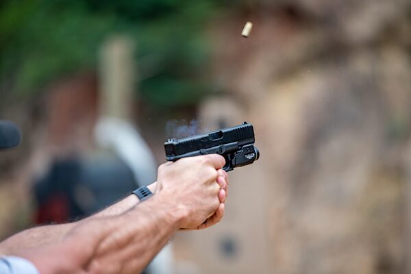 Serdivan’da silahlı kavga 12 Aralık günü Serdivan ilçesi Bağlar Caddesi’nde meydana gelen olayda,