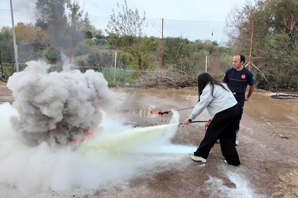 Hem teorik hem de uygulamalı olarak düzenlenen eğitimde, olası yangın