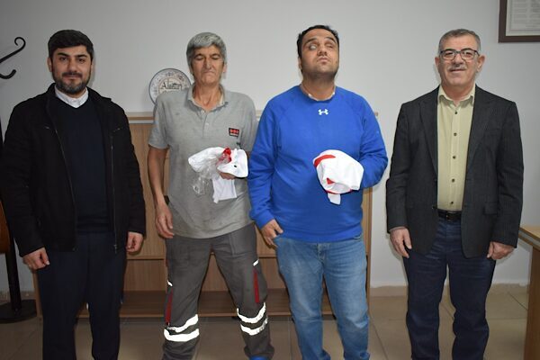 Seyyid Bilal Erkek Öğrenci Yurdu yetkilileri , 3 Aralık Dünya