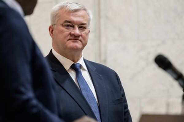 Sybiha’dan Berlin’de diplomasi temasları Ukrayna Dışişleri Bakanı Sybiha, görüşmeye ilişkin açıklamasında, “Berlin’de, Başkan Zelenski’nin