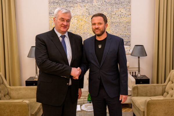 Tsahkna: Rusya’nın Ukrayna’ya yönelik saldırganlığı bir çok önemli ders içeriyor Newsweek'in haberine göre, Estonya Dışişleri Bakanı Margus Tsahkna, Avrupa ülkelerinin, Ukrayna'da