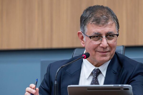 Tugay: Herkesin hakkını savunacak kararı beraber alıyoruz İzmir Büyükşehir Belediyesi Meclisi aralık ayı toplantısının ikinci birleşimi, İzmir