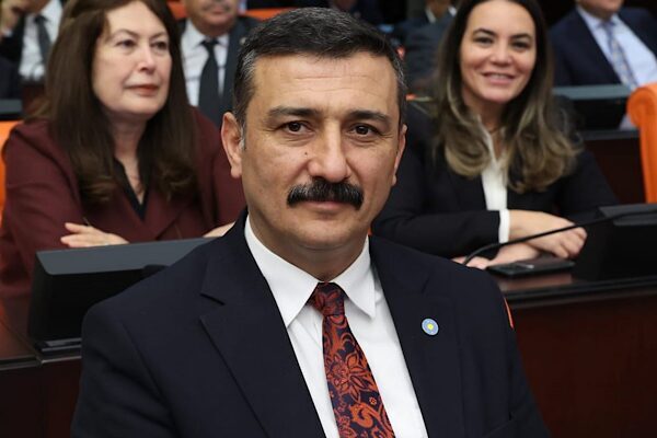 Türkoğlu’dan Yerlikaya’ya 11 soruluk önerge İYİ Parti Bursa Milletvekili Türkoğlu, Şener hakkında açılan soruşturmayı Türkiye Büyük Millet
