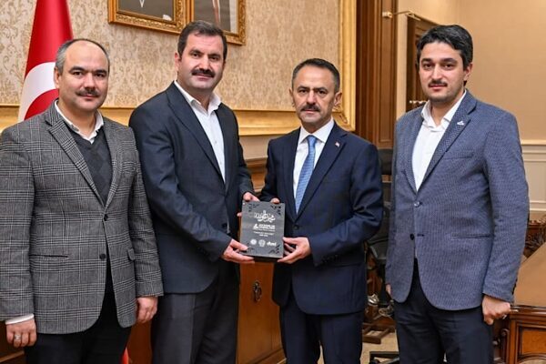 Uluslararası Eğitimciler Derneği Başkanı Irmak, Vali Aktaş’ı ziyaret etti Uluslararası Eğitimciler Derneği Genel Başkanı Irmak, Genel Sekreter Remzi Köse