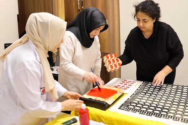 Ümraniye’de Ahşap Baskı Yapımı eğitimi Ümraniye Belediyesi Geleneksel Sanatlar Akademisi tarafından 6 yıldır verilen Ahşap