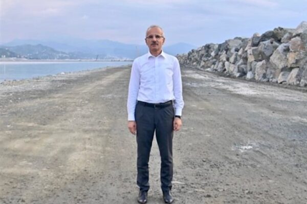 Uraloğlu: Esenboğa Havalimanı Metro Projesi 2026’da başlıyor Ulaştırma ve Altyapı Bakanı Uraloğlu, Esenboğa Havalimanı Metro Projesi’nin 2026