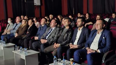 Yapımcılığını gazeteci-yazar Özlem Özdemir’in, yönetmenliğini ise Gülay Ayyıldız Yiğitcan’ın üstlendiği