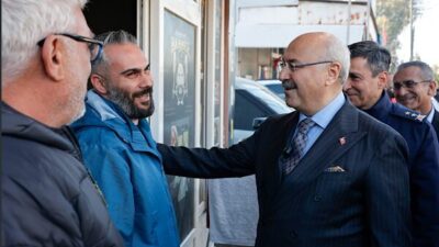 Adana Valisi Köşger, Seyhan ilçesi Gökçeler Mahallesi’nde bulunan Gökçeler Camii’nde