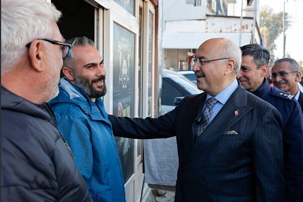 Adana Valisi Köşger, Seyhan ilçesi Gökçeler Mahallesi’nde bulunan Gökçeler Camii’nde