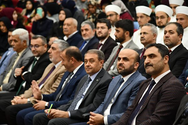 Vali Şıldak: Minberinizi, mihrabınızı kimseye teslim etmeyeceksiniz Diyanet Akademisi Şanlıurfa Dini İhtisas Merkezi’nde 9 aylık eğitim sürecini