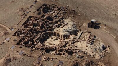 Şanlıurfa Valisi Şıldak, sosyal medya hesabından Karahantepe’ye ait üç fotoğraf paylaştı.