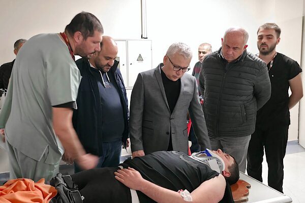 Valisi Şimşek, cezaevi otobüsü kazazedelerini ziyaret etti Sivas ili Zara ilçesi D-200 Karayolu Tepeköy mevkiinde, bugün saat