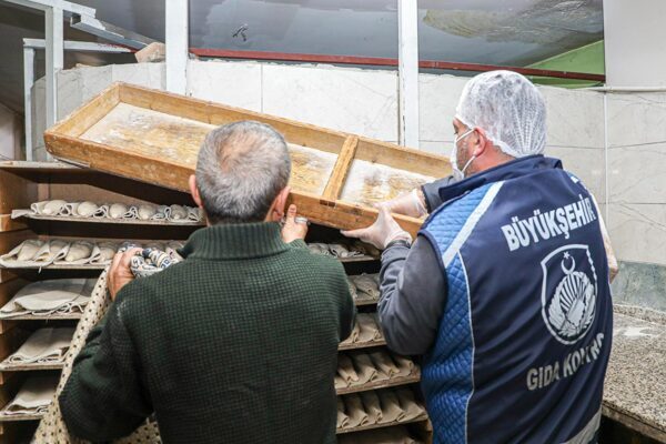 Van Büyükşehir Belediyesi Zabıta Dairesi Başkanlığına bağlı ekipler, hem marketlerde