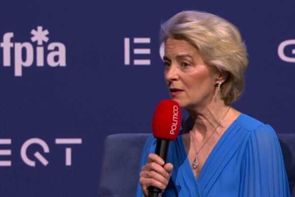 Von der Leyen, Trump’a Avrupa demokrasisine karışmaması gerektiğini söyledi Avrupa Komisyonu Başkanı, Brüksel'deki POLITICO 28 gala etkinliğinde verdiği röportajda,