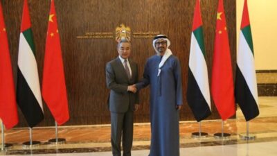 Çin Dışişleri Bakanı Wang Yi dün Abu Dabi’de Birleşik Arap