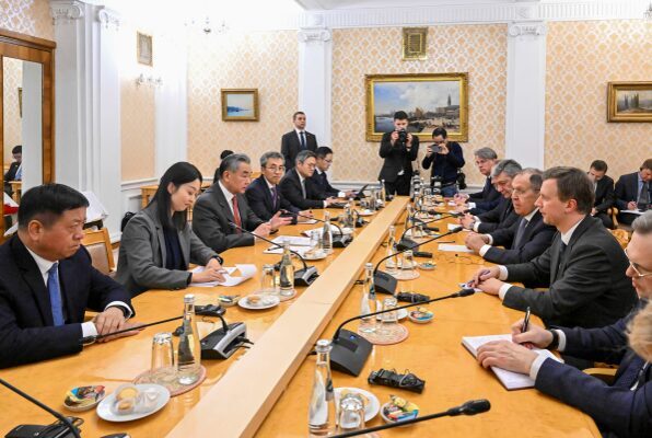 Çin Komünist Partisi (ÇKP) Merkez Komitesi Siyasi Bürosu Üyesi ve
