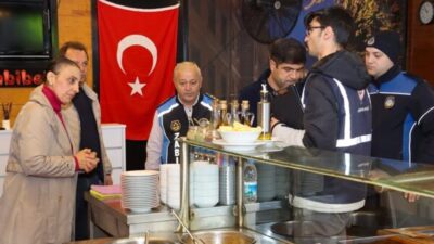 Marketlerde yürütülen denetimlerde, raflardaki ürünlerin son kullanma tarihleri, etiket ve