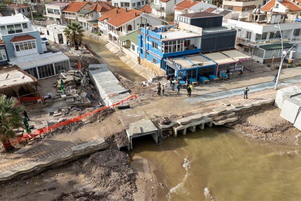 İZSU Genel Müdürlüğü’nün, 23 Ekim’deki afetten sonra yoğun temizlik ve