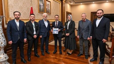 Yeşilay Kocaeli Şubesi Başkanı Y&uuml;mn&uuml; ve beraberindeki yeni y&ouml;netim ekibi,