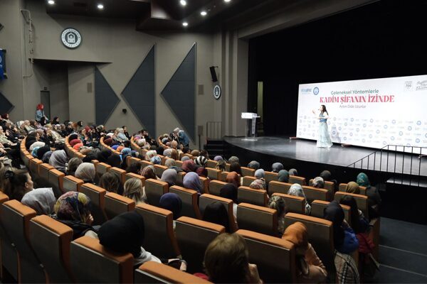 Yıldırım’da Kadim Şifa Programı Yıldırım Belediyesi, ‘Kadim Hemşire’ olarak tanınan geleneksel bakım ve doğal