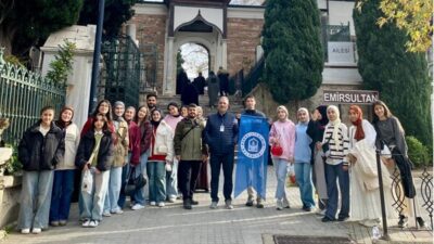 Etkinlik kapsamında öğrenciler, rehber eşliğinde Bursa’nın manevi şahsiyetlerini, tarihi eserlerini