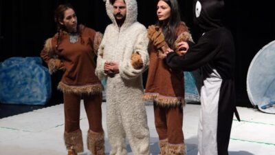 Adile Naşit Tiyatrosu’nda çocukları ücretsiz olarak tiyatro ile buluşturan Yıldırım