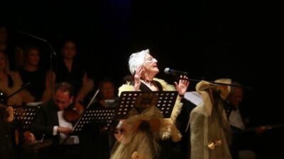 Yenimahalle Belediyesi tarafından Dört Mevsim Tiyatro Salonu’nda düzenlenen Zeki Müren’i