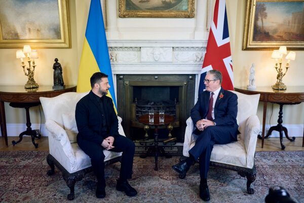 Zelenski, ABD barış anlaşması taslağı için Starmer ile görüşecek The Guardian'ın haberine göre, Ukrayna'ya destek gösterisinde bulunmak üzere Volodimir