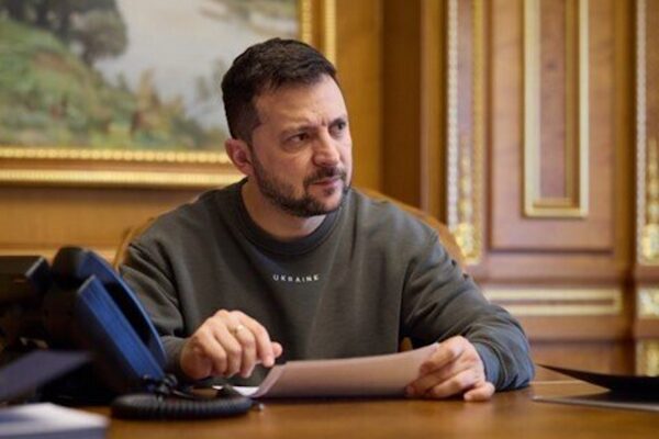 Zelenski: Bağımsızlığımızı savunmamıza yardım eden herkesi desteklemeye devam edeceğiz Ukrayna Devlet Başkanı Zelenski, Belarus’tan serbest bırakılan siyasi tutuklularla görüştüğünü