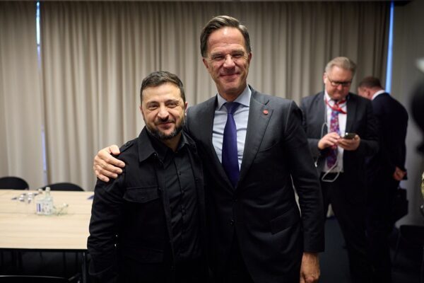 Zelenski, NATO Genel Sekreteri Rutte ile telefonda görüştü Ukrayna Devlet Başkanı Zelenski, NATO Genel Sekreteri Rutte ile görüştüğünü