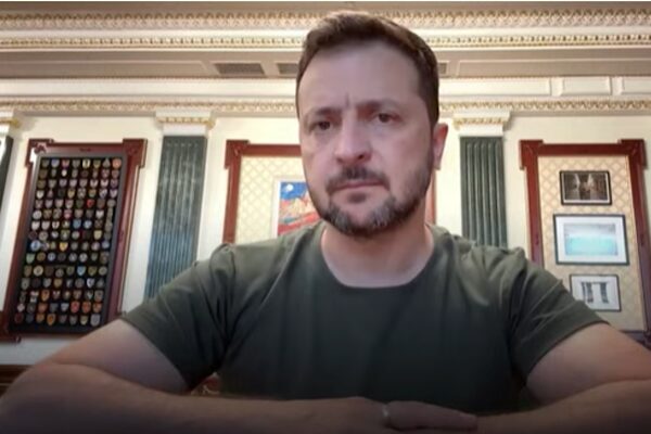 Zelenski, Trump’ın açıklamasının ardından ”seçimlere hazır” olduğunu söyledi Trump'ın müdahalesinden açıkça rahatsız olan Zelenski, "Bu, Ukrayna halkının sorusu,